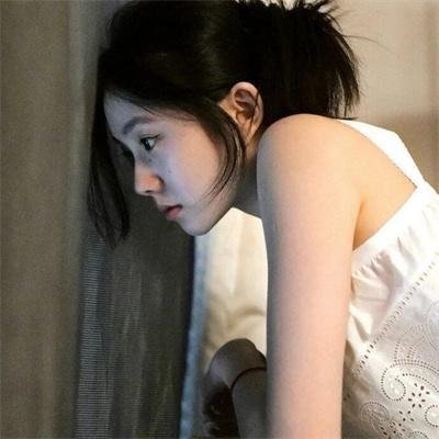 踉跄的女孩
